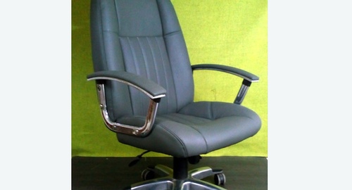 Перетяжка офисного кресла кожей. Серебряные Пруды